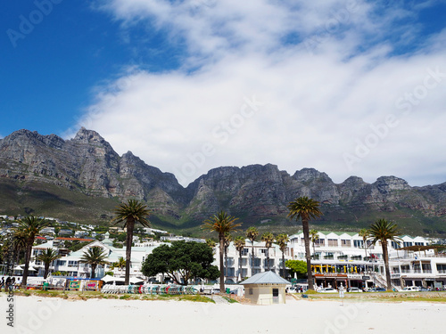 Twelve Apostles Mountain Range and Camps Bay Beachfront in Cape Town, South Africa © Elaine Adoptante