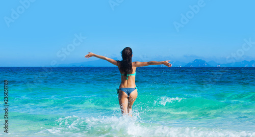 Woman run to sea