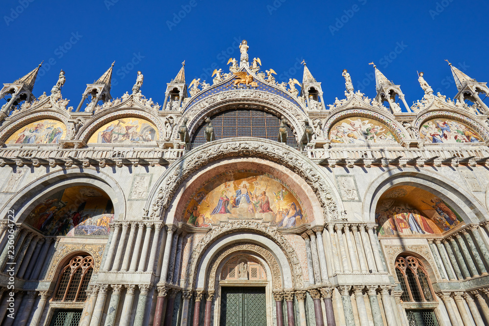 Fototapeta premium San Marco basilica facade with mosaics in Venice, clear blue sky in a sunny day in Italy