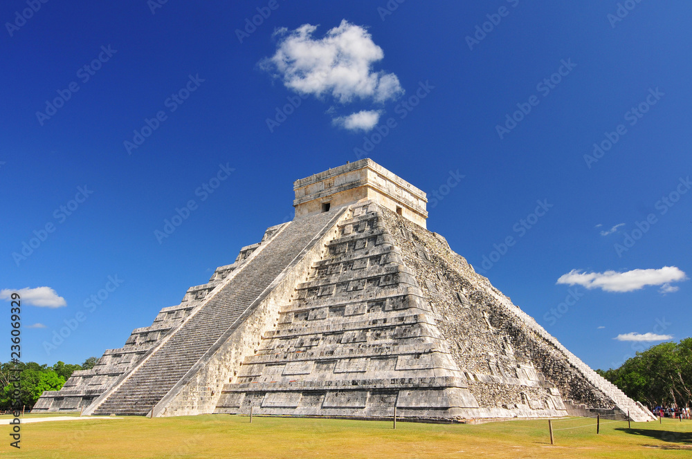 Chichen Itza, ruins el Castillo in Mexico. Temple of Kukulkan El