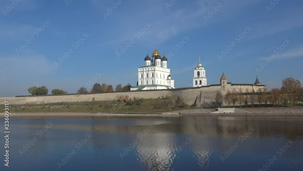 View of the Trinity Cathedral and the Pskov Kremlin. Pskov View of the Trinity Cathedral and the Pskov Kremlin. Pskov