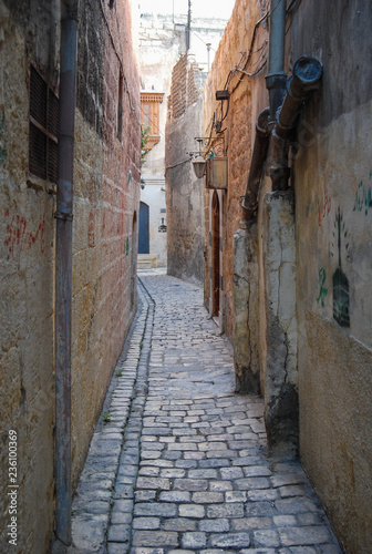 Fototapeta Naklejka Na Ścianę i Meble -  Narrow streets in Aleppo Syria