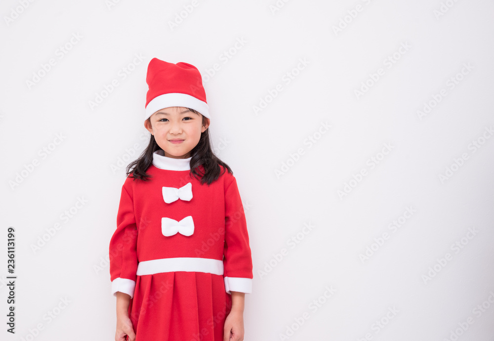 サンタの服を着る女の子 サンタの服を着る女の子