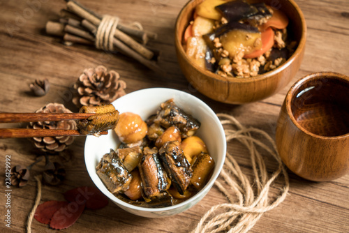 Chestnut fried with finless eel