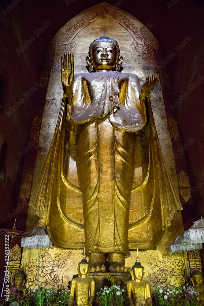 Obraz premium Goldene Buddhastatue