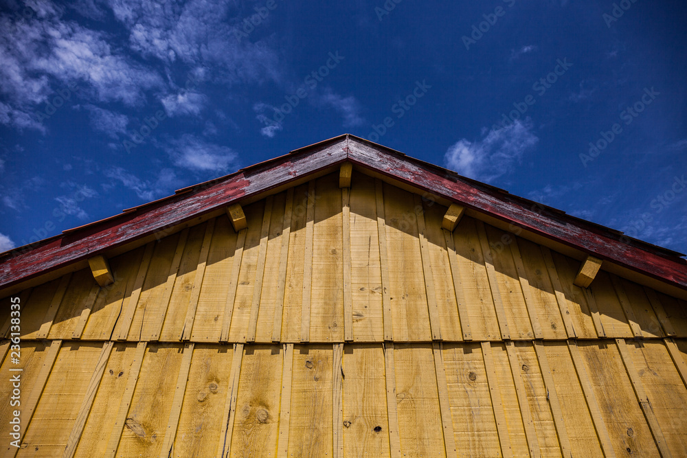 hangar jaune