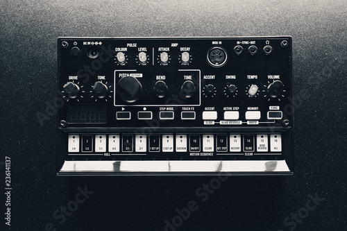 Quadro su tela black analog synthesizer, close-up view