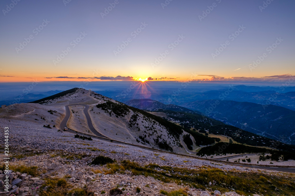 Le sommet du Mont Ventoux, Provence, France. Vue panoramique sur le Provence, coucher de soleil. France.