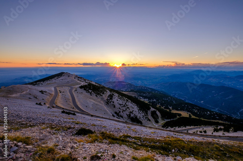 Obraz na płótnie Le sommet du Mont Ventoux, Provence, France. Vue panoramique sur le Provence, coucher de soleil. France. w salonie