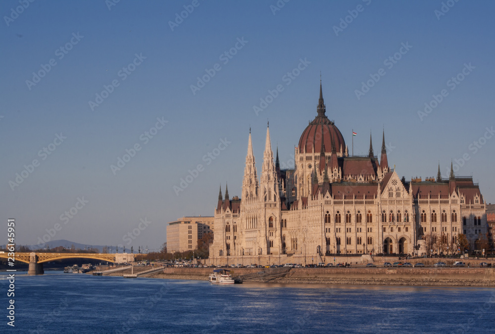 Budapest, Ungarn. Das Parlament am Donauufer in der Hauptstadt des Osteuropa Landes Budapest, Ungarn. Das Parlament am Donauufer in der Hauptstadt des Osteuropa Landes