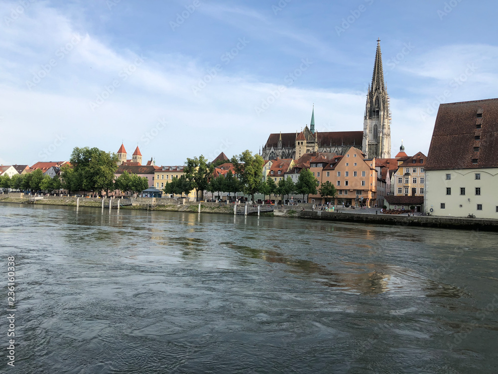 Fototapeta premium St Peter Cathedral and the Danube river