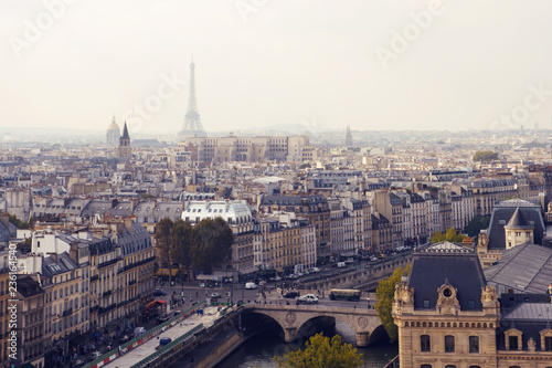 the view of Paris © frimufilms