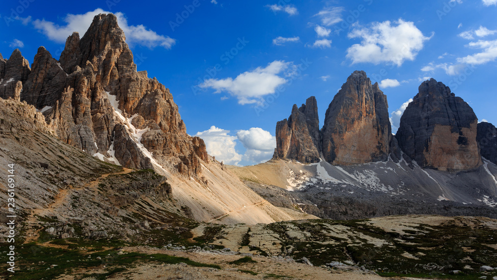 Obraz premium Drei Zinnen mit Paternkofel / Tre cime di lavadero and Monte Paterno