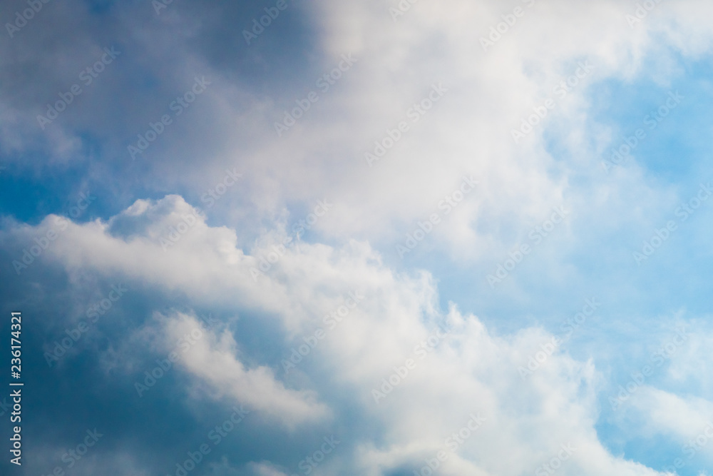 Obraz premium blue sky with clouds after the rain