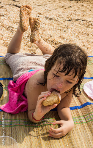 little girl eat ice-cream