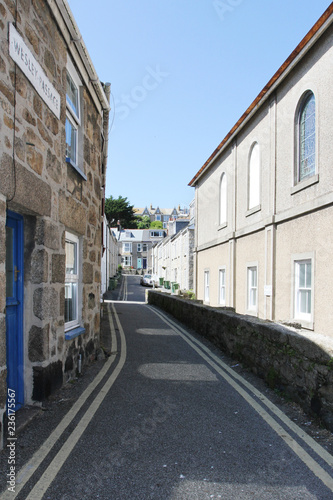 A typical cornish town street in Saint Ives, wesley passage. Saint Ives, Cornwall, England, UK © Davide Zanin