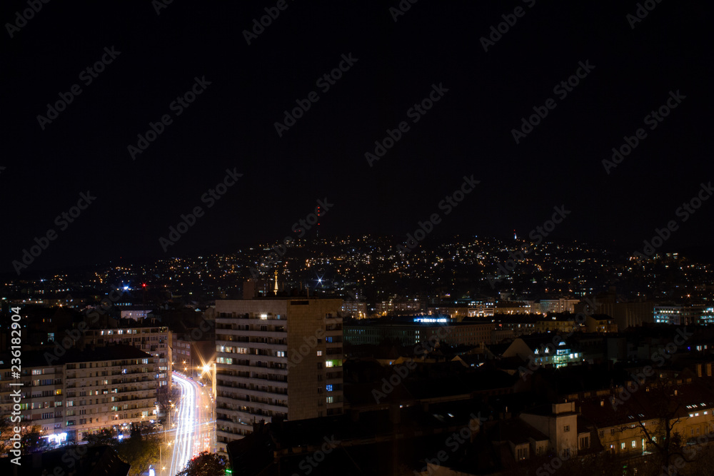 Blick vom Burgberg Budapest auf die Hügel im Westen der Großstadt Blick vom Burgberg Budapest auf die Hügel im Westen der Großstadt