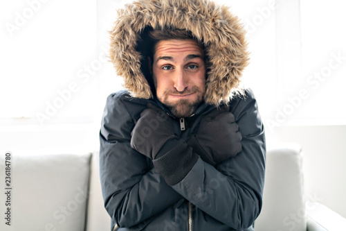 Photo A Man have cold on the sofa at home with winter coat