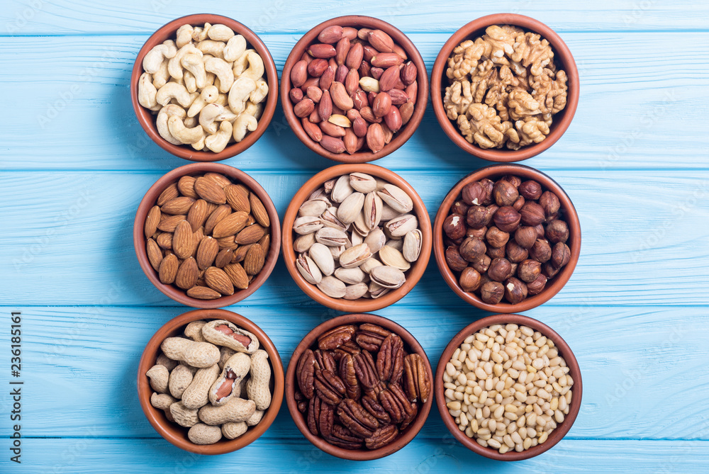 Mix of nuts : Pistachios, almonds , walnuts , pine nut , hazelnuts and cashew . Snack in bowl backgrond Mix of nuts : Pistachios, almonds , walnuts , pine nut , hazelnuts and cashew . Snack in bowl backgrond