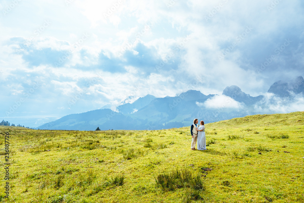 Fototapeta premium Wedding above Lake Thun, Switzerland