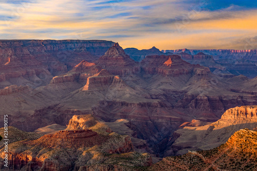 fantastic view into the grand canyon from mathers point © travelview