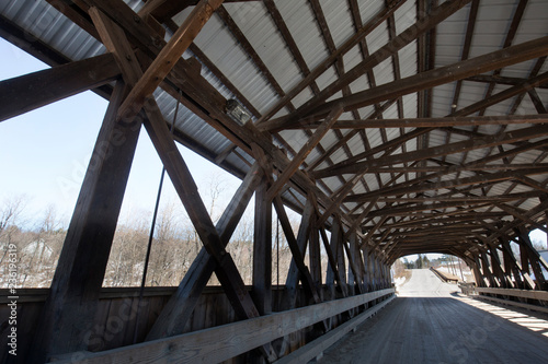 Fototapeta Naklejka Na Ścianę i Meble -  Historic covered bridge in Lancaster, New Hampshire.