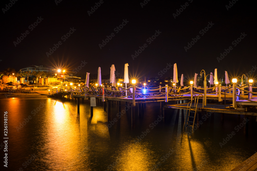 Fototapeta premium Nocny widok na molo w Belek Beach