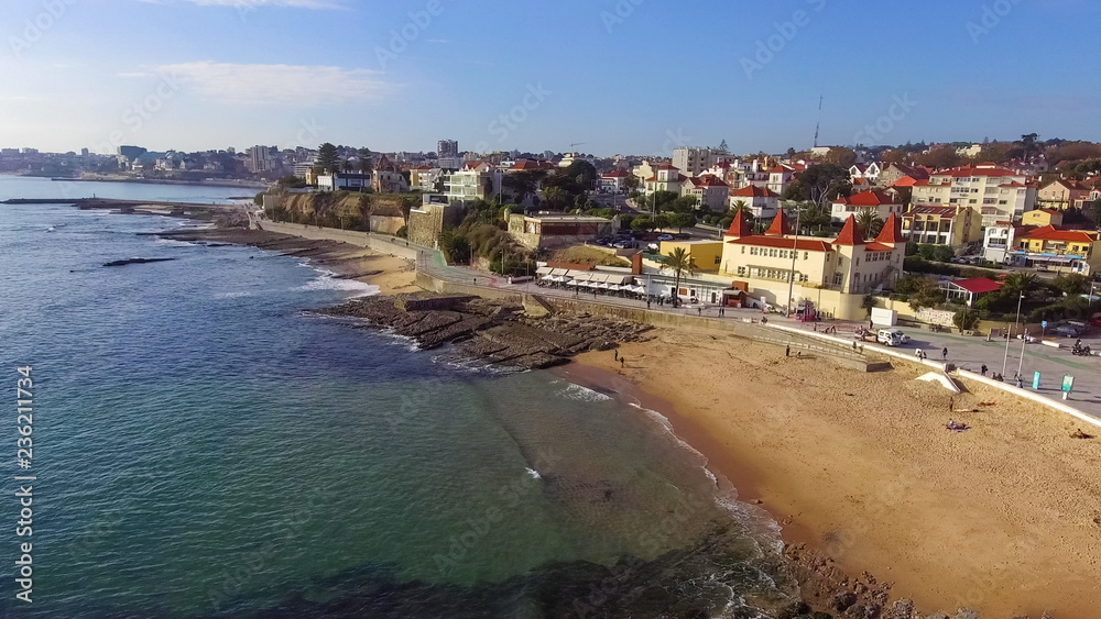 Vista da Praia da Poça no Estoril em Portugal