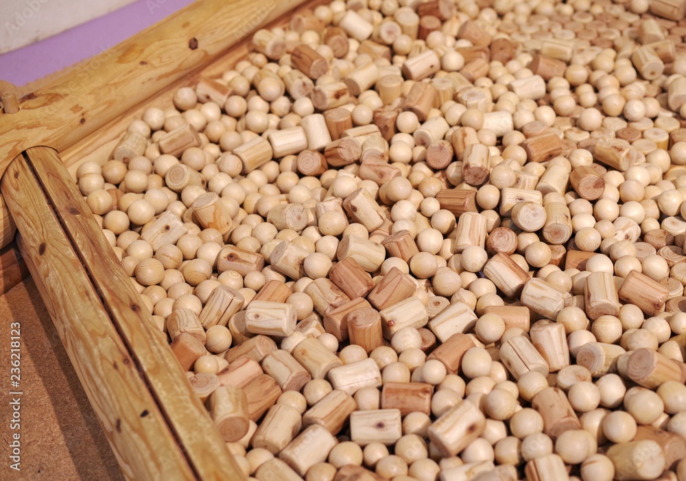 たくさんの木の玉