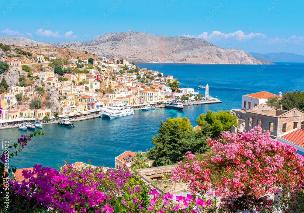 Fototapeta premium Pejzaż miejski Symi, wyspy Dodecanese, Grecja