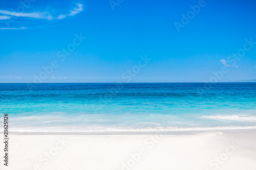 Fototapeta Naklejka Na Ścianę i Meble -  Tropical white beach with blue ocean in paradise island