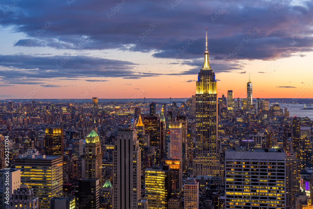 Naklejka premium Amazing New York city skyline and skyscraper at sunset. Beautiful night view in Midtown Manhatton.