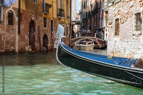 Gondelfahrt in den Kanälen von Venedig, Italien © Stephan
