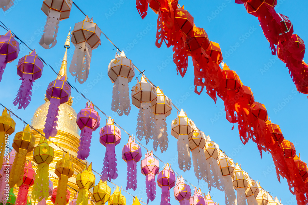 Naklejka premium Beautiful lanterns in the lantern festival in Thailand