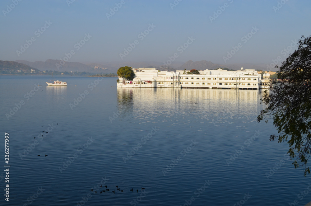 Palais flottant, Lac Pichola ,Udaipur, Rajasthan, Inde