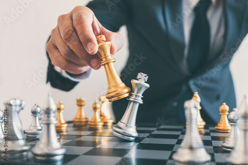 фотографія Businessman leadership playing chess and thinking strategy plan about crash over