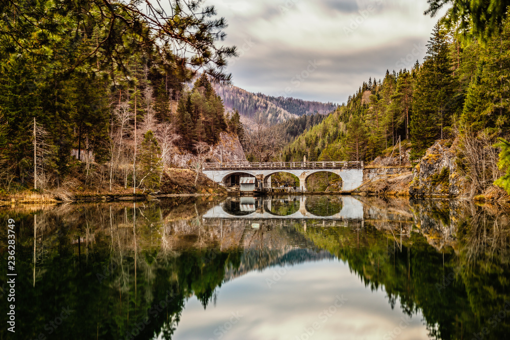 Fototapeta premium Staumauer am Hubertussee bei Mariazell / Steiermark (A)