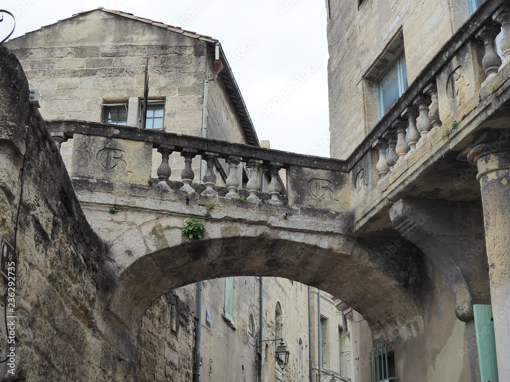 Fototapeta premium Uzès – gemütliche Kleinstadt in Frankreich 