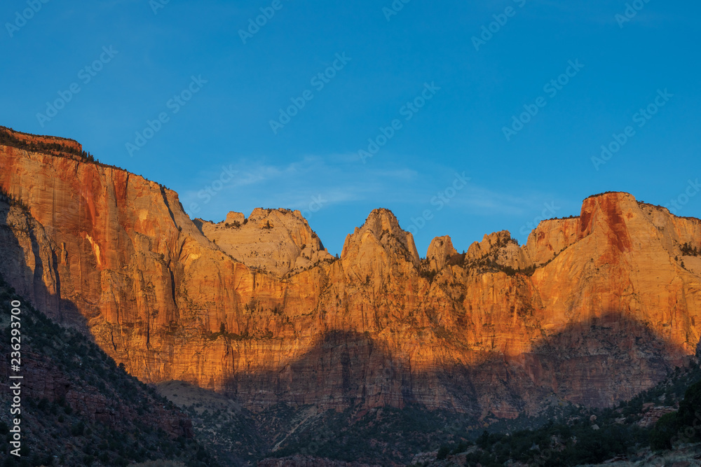 Fototapeta premium Scenic Zion National Park Utah o wschodzie słońca