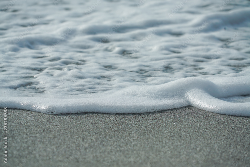 Obraz premium waves on the beach