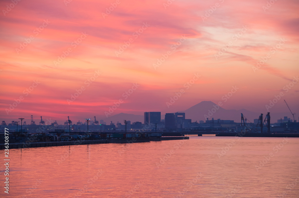 夕暮れの運河