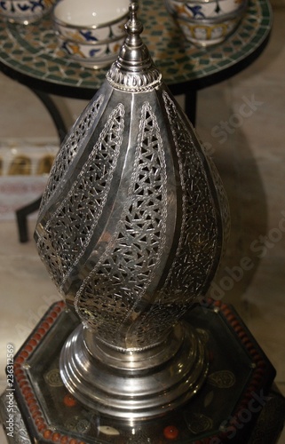 Klassische arabische Lampe aus Metall photo