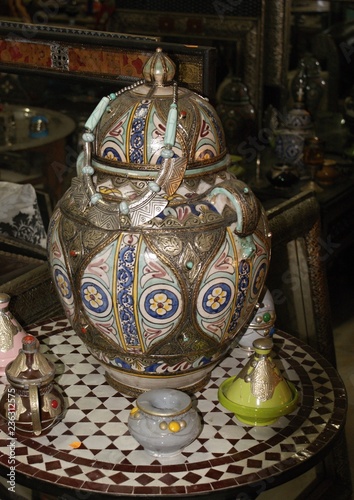 Interessante arabische Vase - typisches dekor