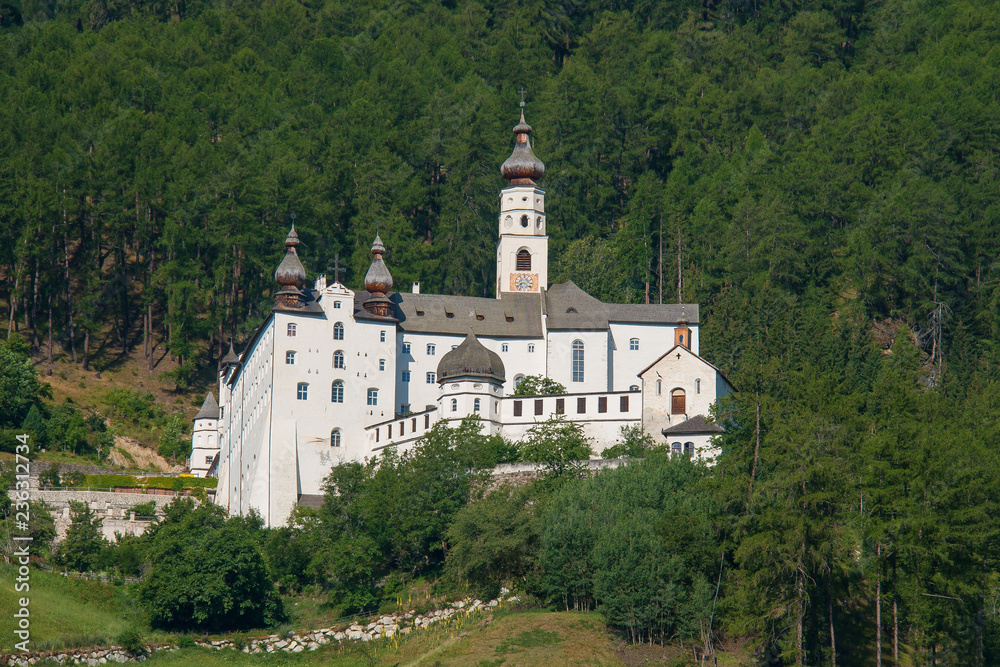 Abtei Marienburg und Fürstenburg in Burgeis, Südtirol
