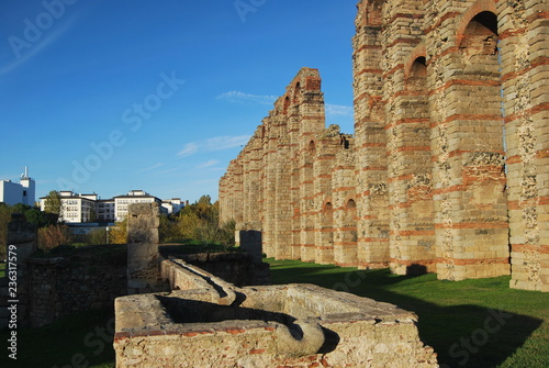 Acueducto de los Milagros, Mérida, Extremadura (España) photo