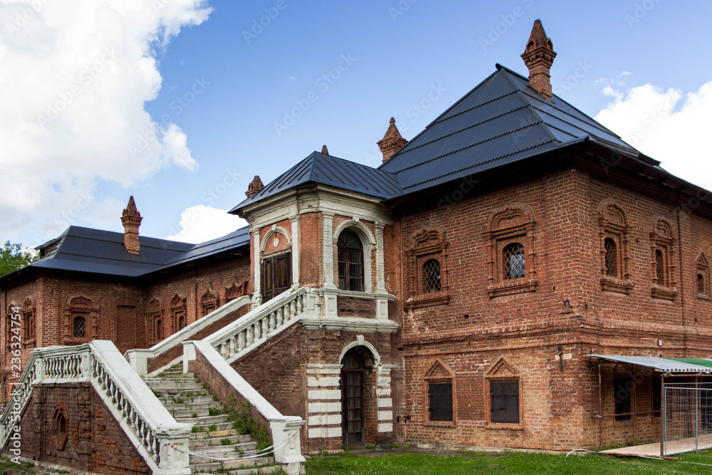 Historical building on the old street in the center of Moscow, Russia. Krutitskoe Compound is an architectural monument of XVII-XIX centuries. Scenic view of the Moscow vintage brick house in summer. Historical building on the old street in the center of Moscow, Russia. Krutitskoe Compound is an architectural monument of XVII-XIX centuries. Scenic view of the Moscow vintage brick house in summer.