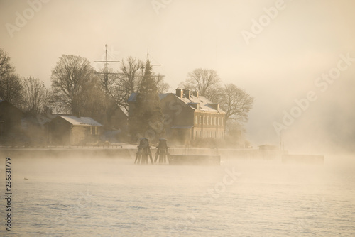 Photography Foggy morning in stockholm harbour, ships and boats in the frosty mist and winte