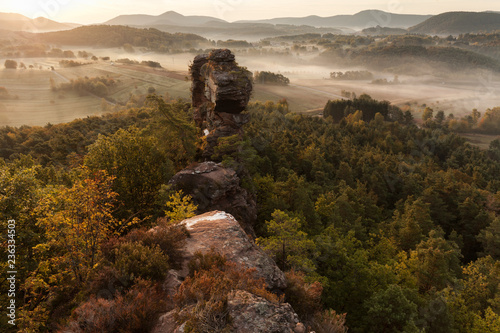 Luger Geierstein - Sonnenaufgang im Herbst , Pfälzer Wald. photo