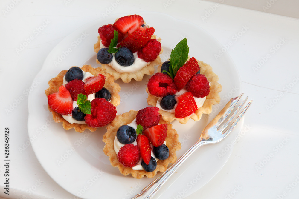 FRUIT PASTRIES ON TABLE SETTING FRUIT PASTRIES ON TABLE SETTING