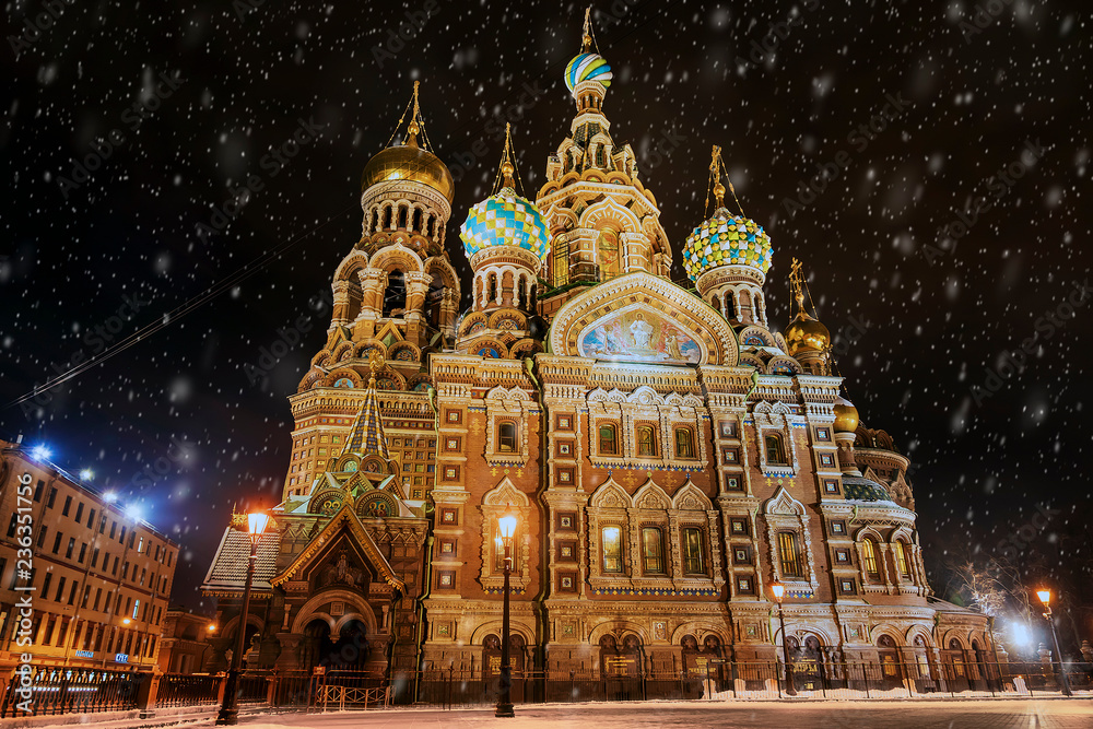 Fototapeta premium Church of the Saviour on Spilled Blood in the winter in St. Petersburg, Russia